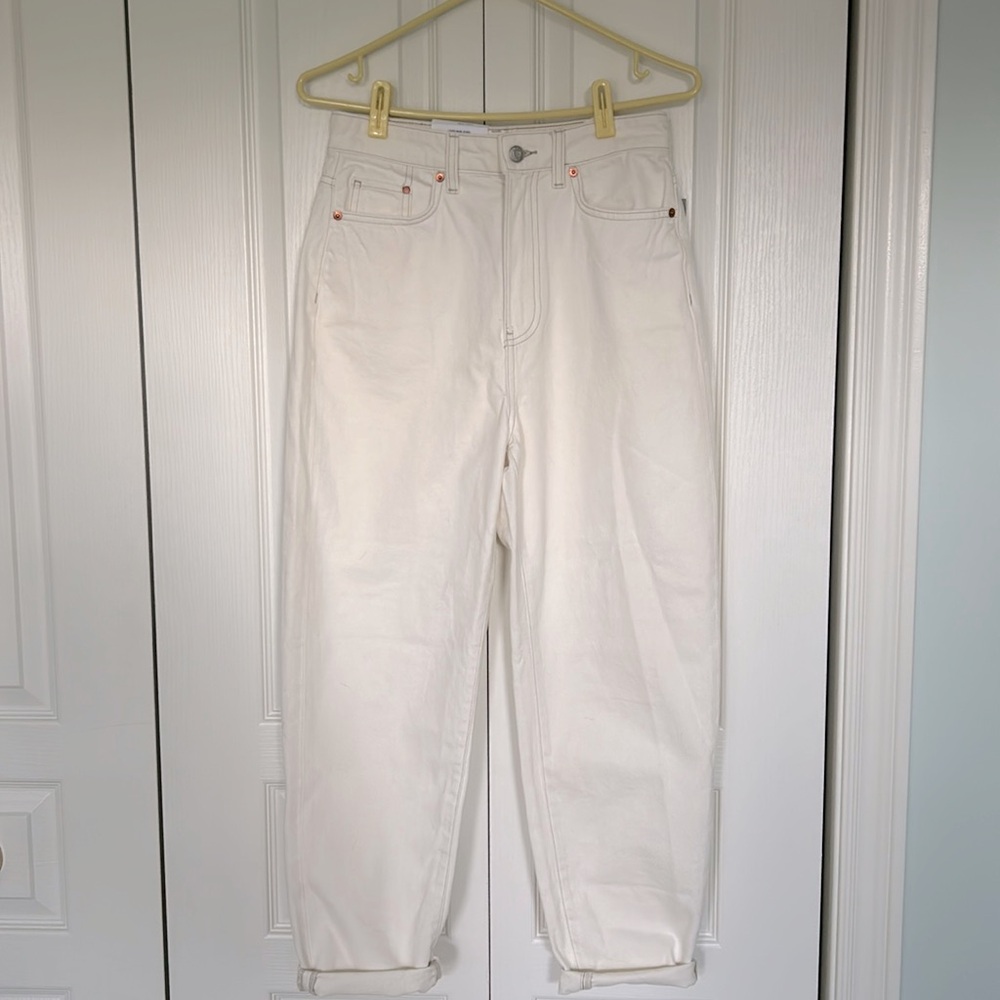 NWT - Mom Loose Fit Ultra High Jeans - Size 4 White